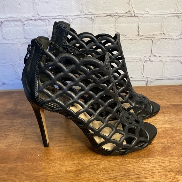 Vince Camuto Leather Fontanela Sexy Sleek Bootie Black Size 6.5 - Picture 2 of 16